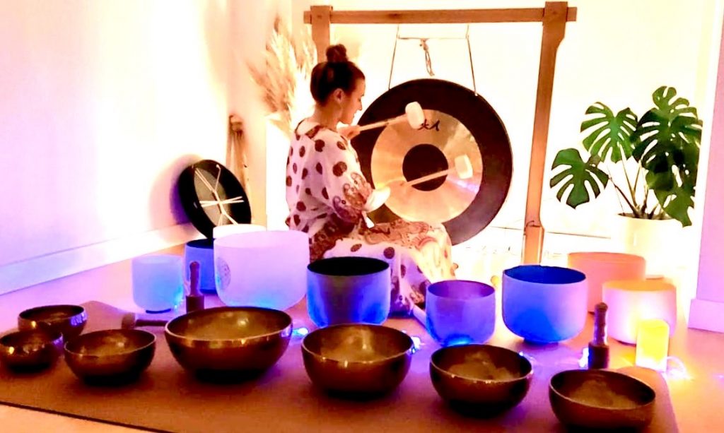 استحمام با کاسه تبتی