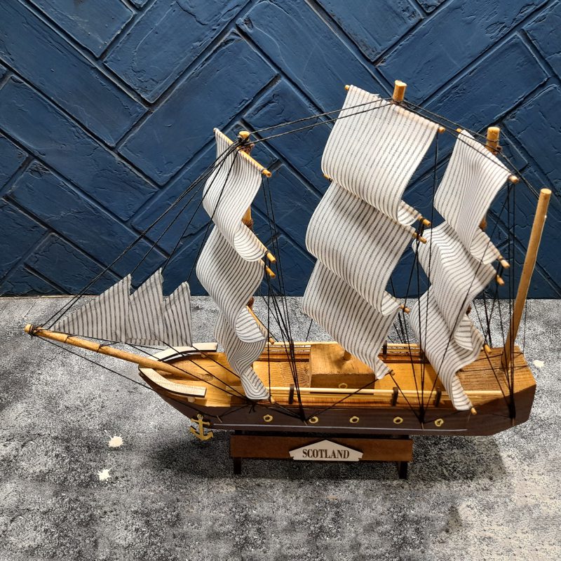 کشتی ثروت و برکت فنگشویی چوبی قهوه ای بادبان سفید طول 40 سانتی متر