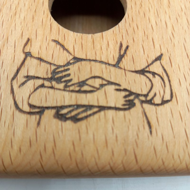 کالیمبا 17 تیغ چوب راش طرح آغوش کد 160007