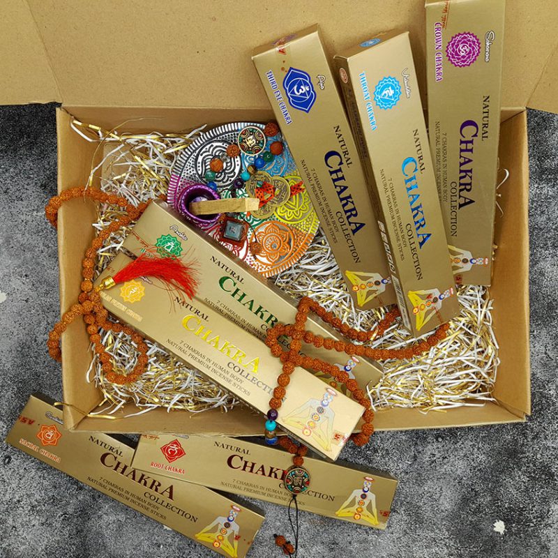 عود هفت چاکرا رودراکشا 8 میل گره دار چوب پالوسانتو هرم هفت چاکرا 2 سانتی سکه ایچینگ 3 عدد گردنبند و دستبند رودراکشا و هفت چاکرا 320039 جاعودی هفت چاکرا