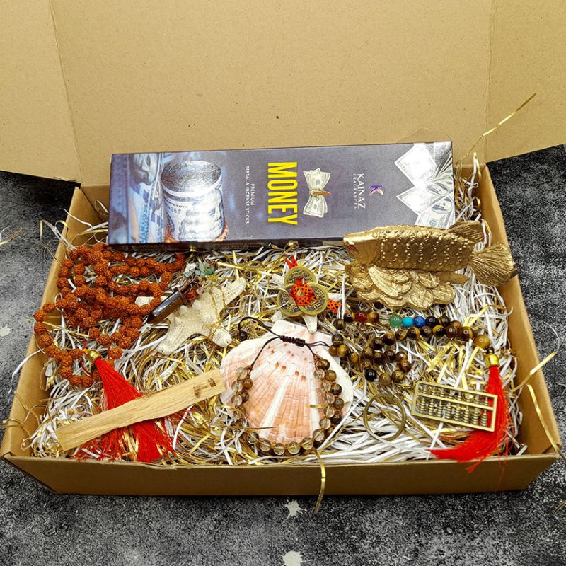 عود 50 گرمی ثروت رودراکشا 8 میل گره دار چوب پالوسانتو تسبیح سنگ چشم ببر و هفت چاکرا 630006 مجسمه ماهی آویز ایچینگ 3 عددی گردنبند منشور چشم ببر و هفت چاکرا 320065 دستبند چشم ببر و سیترین 310052 جاسوئیچی چرتکه