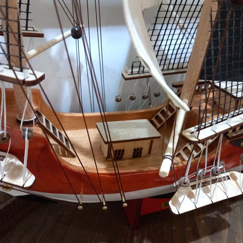 کشتی بادبانی قرمز طول 70 سانتیمتر کد 720023