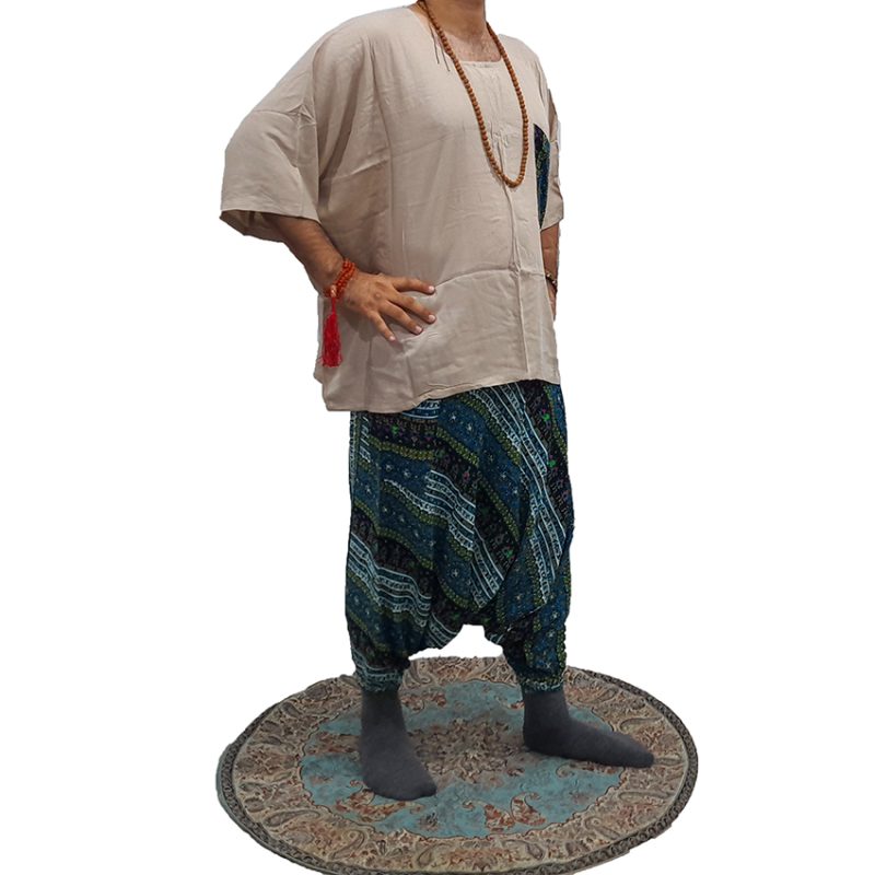 ست شلوار تبتی طرحدار سبز و پانچو کرمی