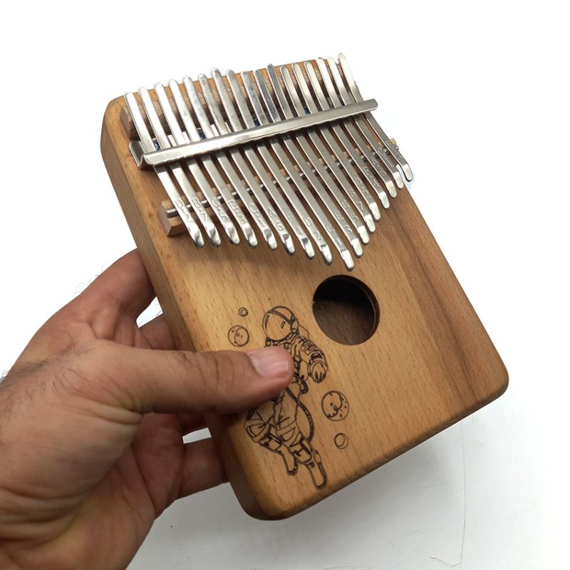 کالیمبا 17 تیغ چوب راش طرح فضانورد کد d160013