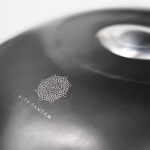 هنگ درام کیتا Kita مدل مشکی پلاک نقره ای