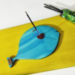 جا عودی چوبی طرح ماهی رنگ فیروزه ای